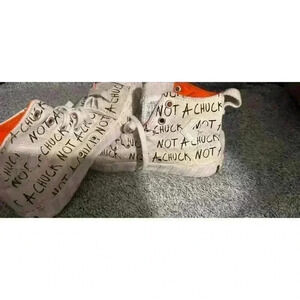 Kids Chuck Taylor’s size 2Y Converse